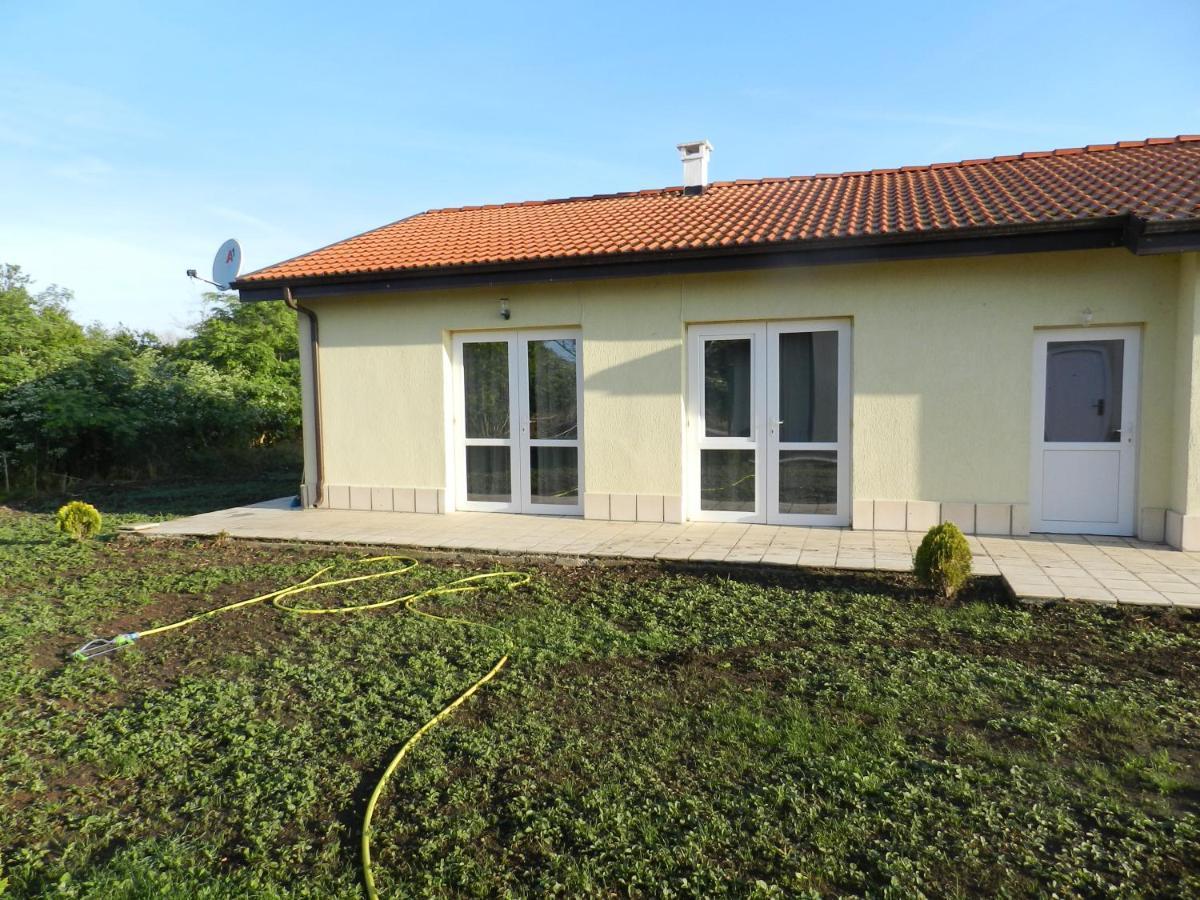 Villa Campo Ezerets Exterior photo